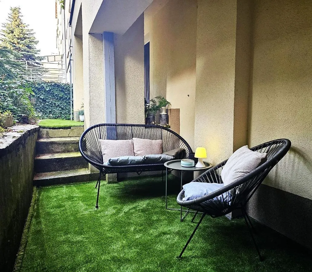 Studio 102 Brno 0*,